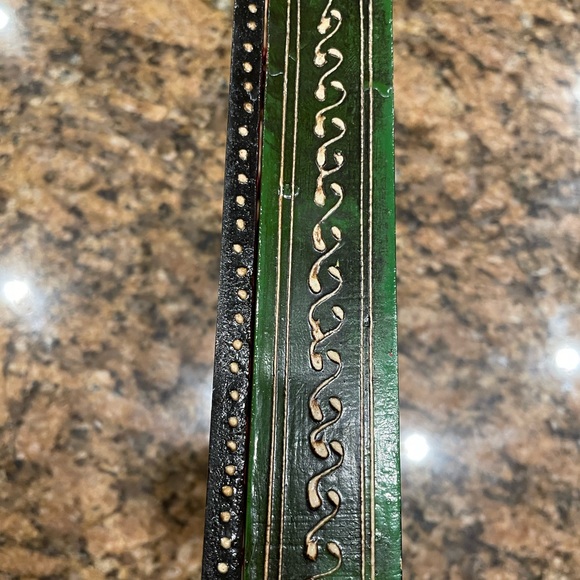 Hand painted trinket box. - Picture 4 of 7